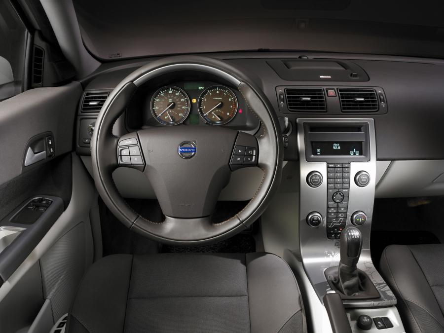  Volvo C30 Design Concept 2006 года  (фото 5 из 22)